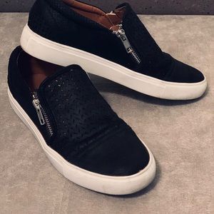 Womans Report shoes w ZIPPERS